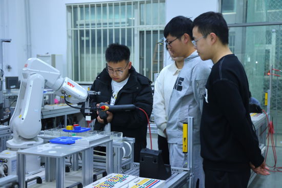 京津冀协同发展人工智能助力人才培养示范园区成立